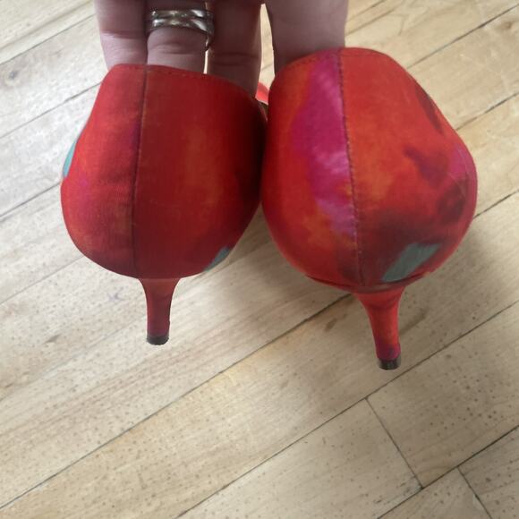 UNISA ‘Calley2’ Pointed‎ Toe red abstract Womens kitten heels Size 8 M - Picture 7 of 9